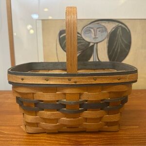 Vintage Family Heritage Basket - B - 830 circa 1997 10.75” x 8” x 5.5” Signed